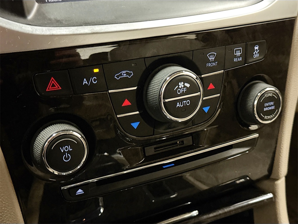 2013 Chrysler 300 Base photo 24