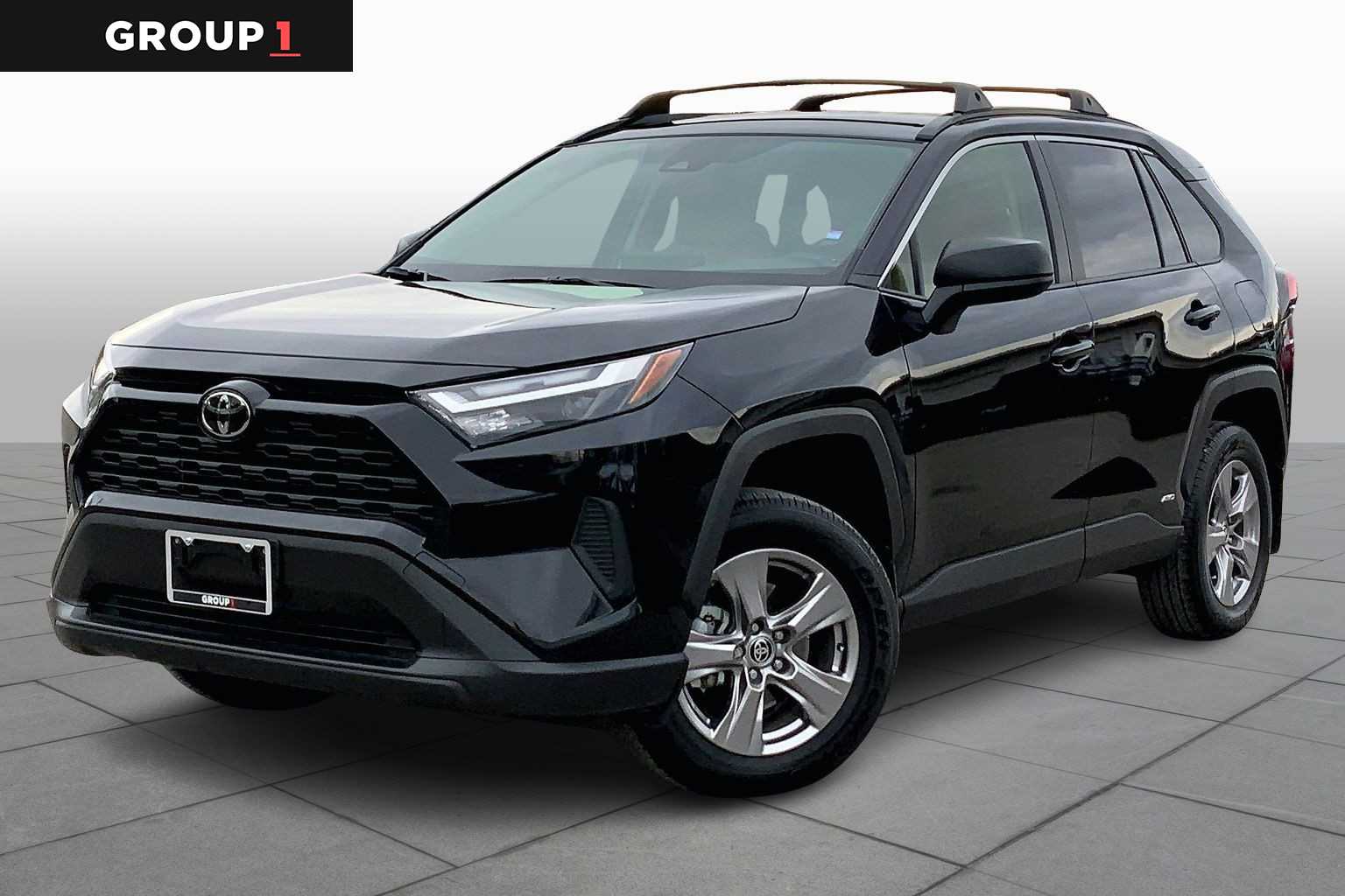 2025 Toyota RAV4 LE's photo