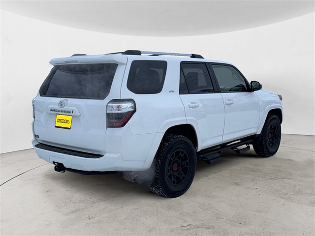 2022 Toyota 4Runner SR5 photo 3