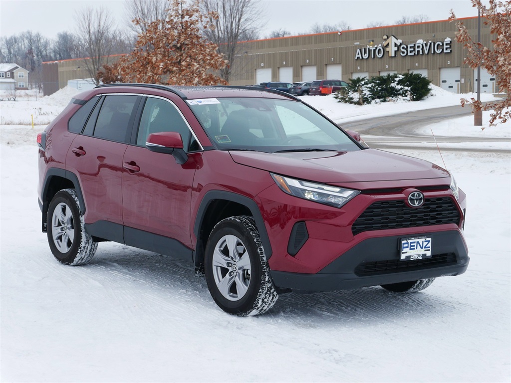 2023 Toyota RAV4 XLE's photo