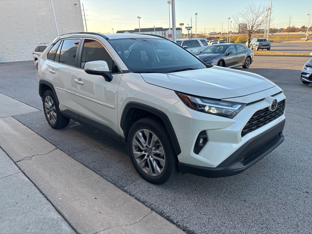 2022 Toyota RAV4 XLE Premium's photo