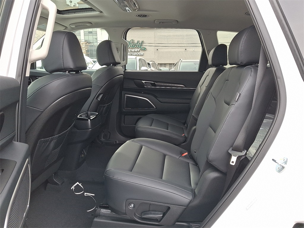 2025 Kia Telluride S photo 4