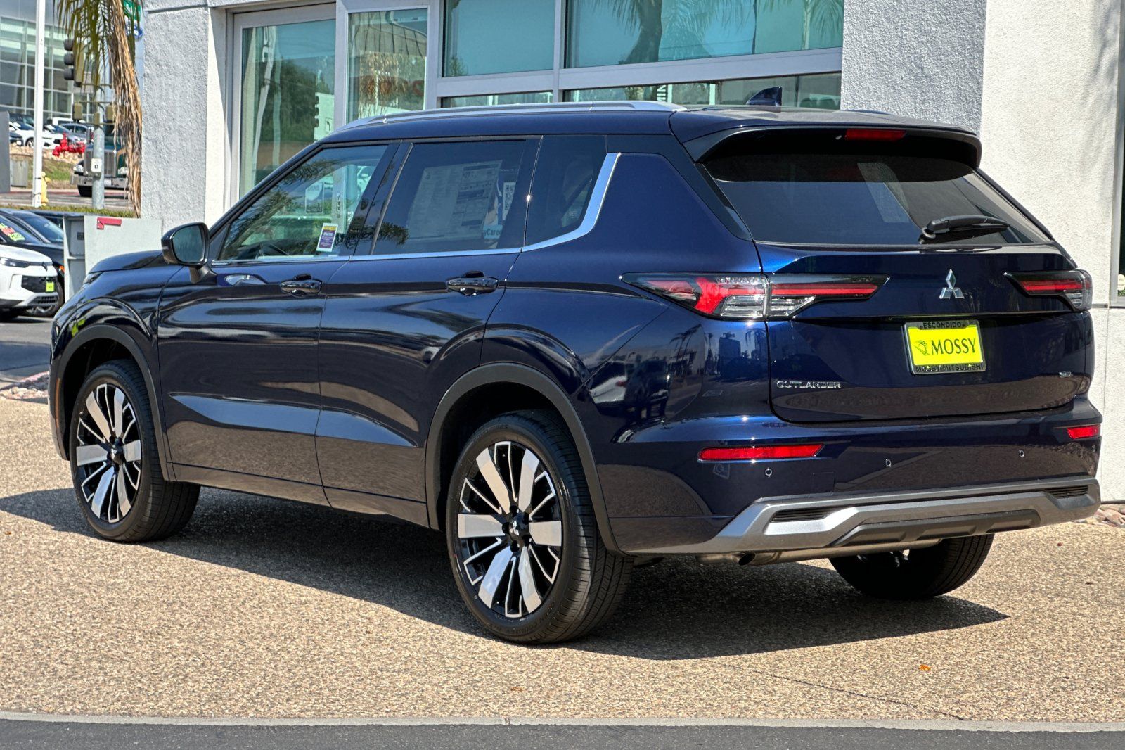 2025 Mitsubishi Outlander SEL photo 6