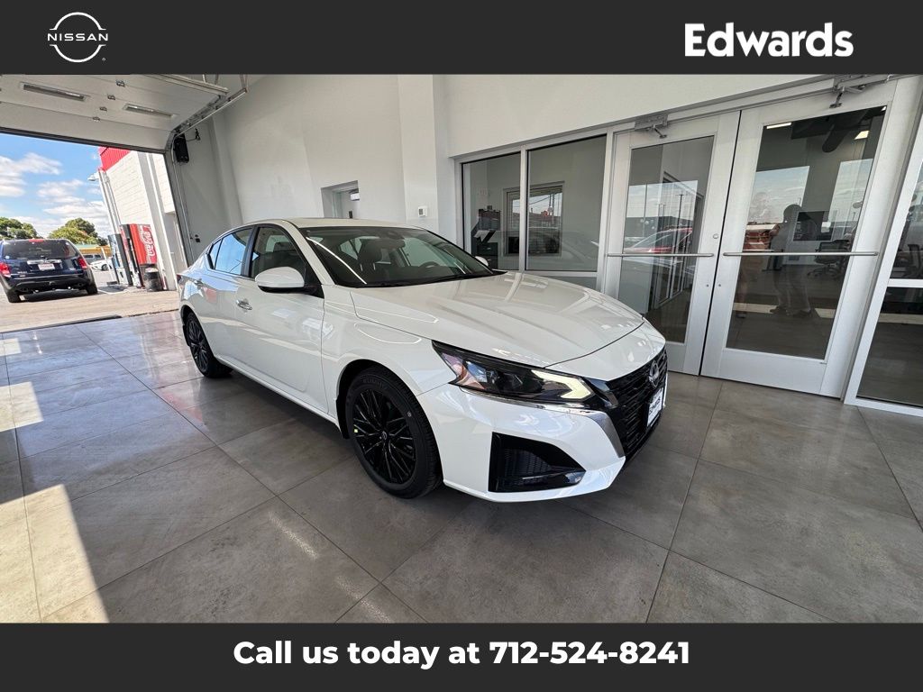 2025 Nissan Altima SV photo 3
