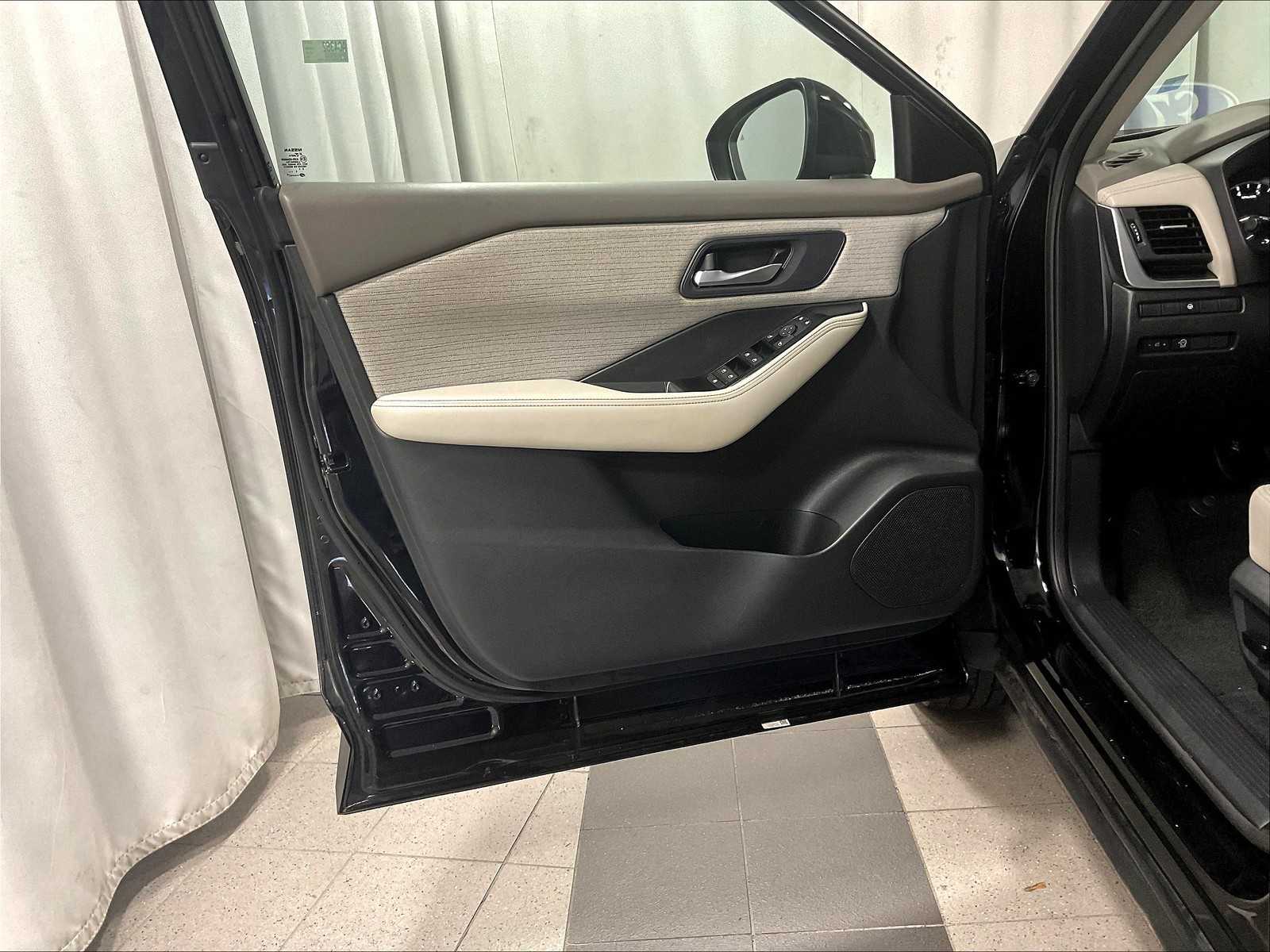2023 Nissan Rogue SV photo 9