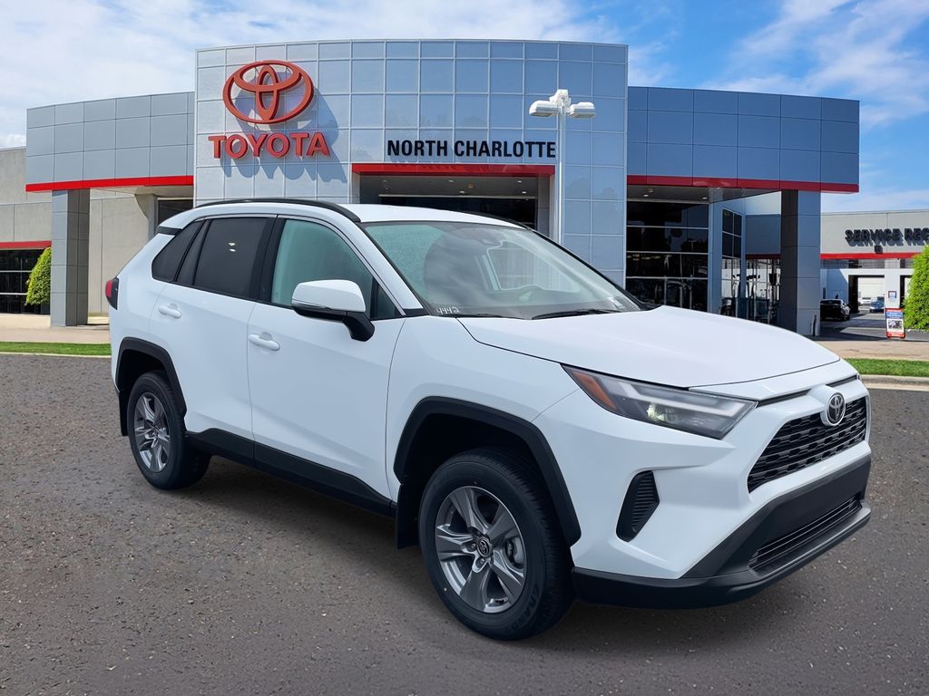 2025 Toyota RAV4 XLE's photo