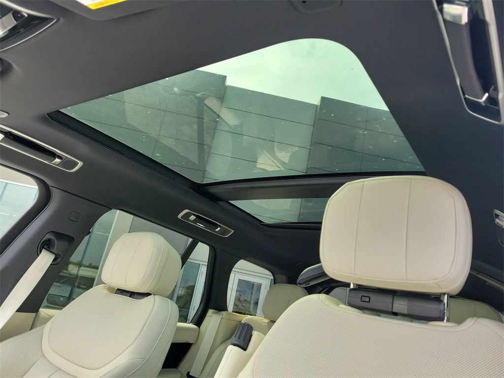 2025 Land Rover Range Rover SE photo 28