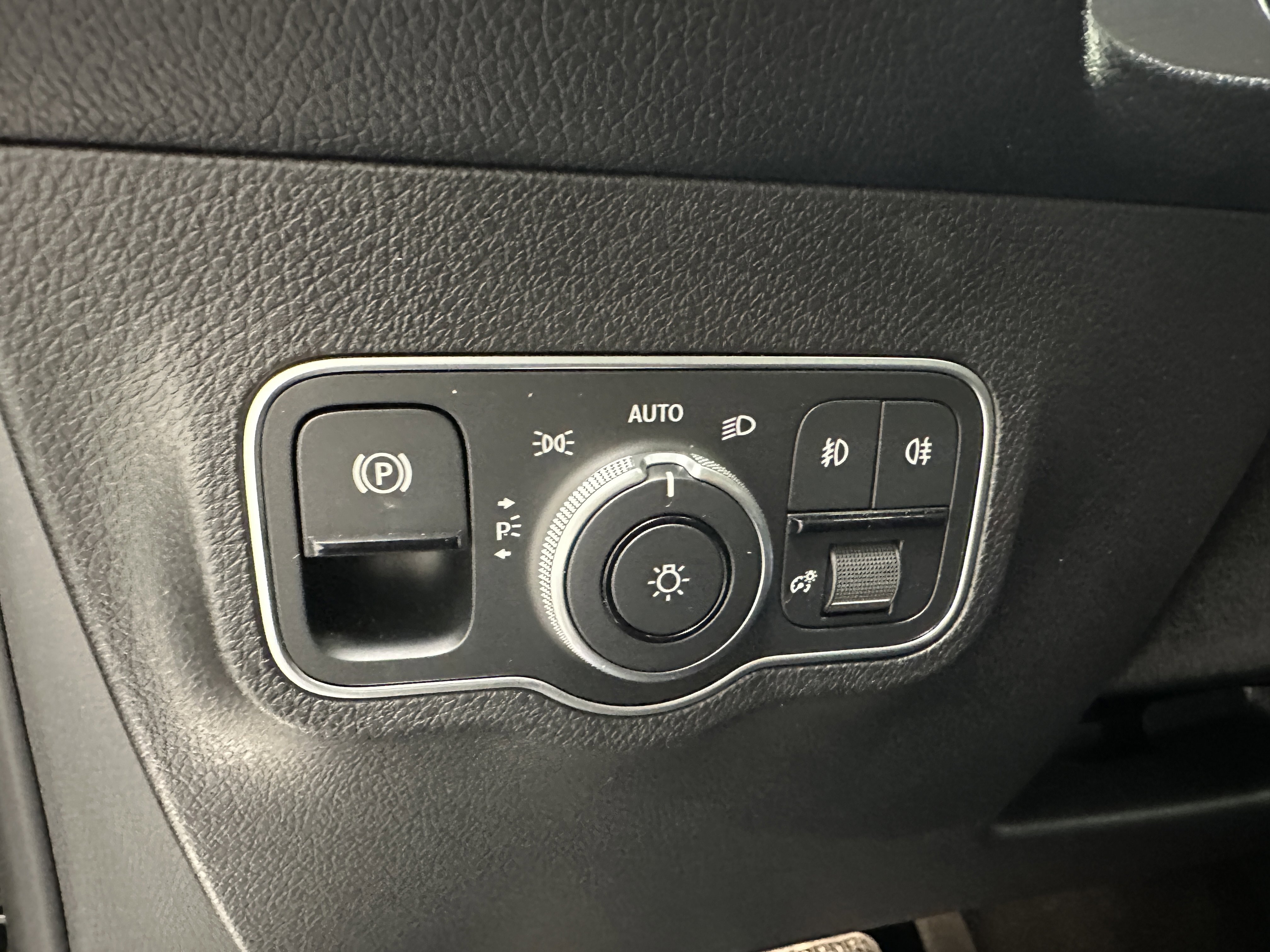 2024 Mercedes Benz GLB 250 photo 21