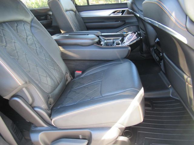 2022 Jeep Grand Wagoneer III photo 34