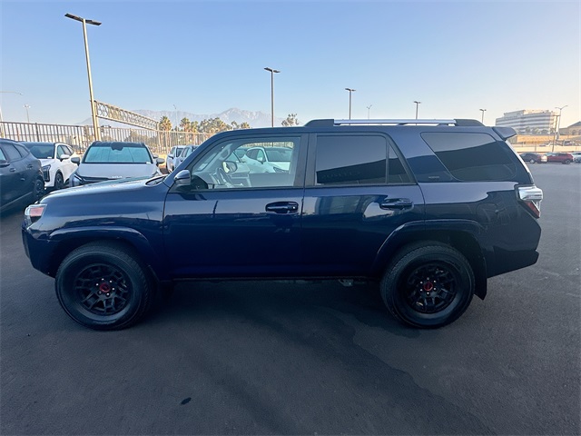2022 Toyota 4Runner SR5 photo 2