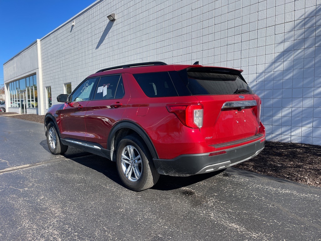 2023 Ford Explorer XLT photo 2
