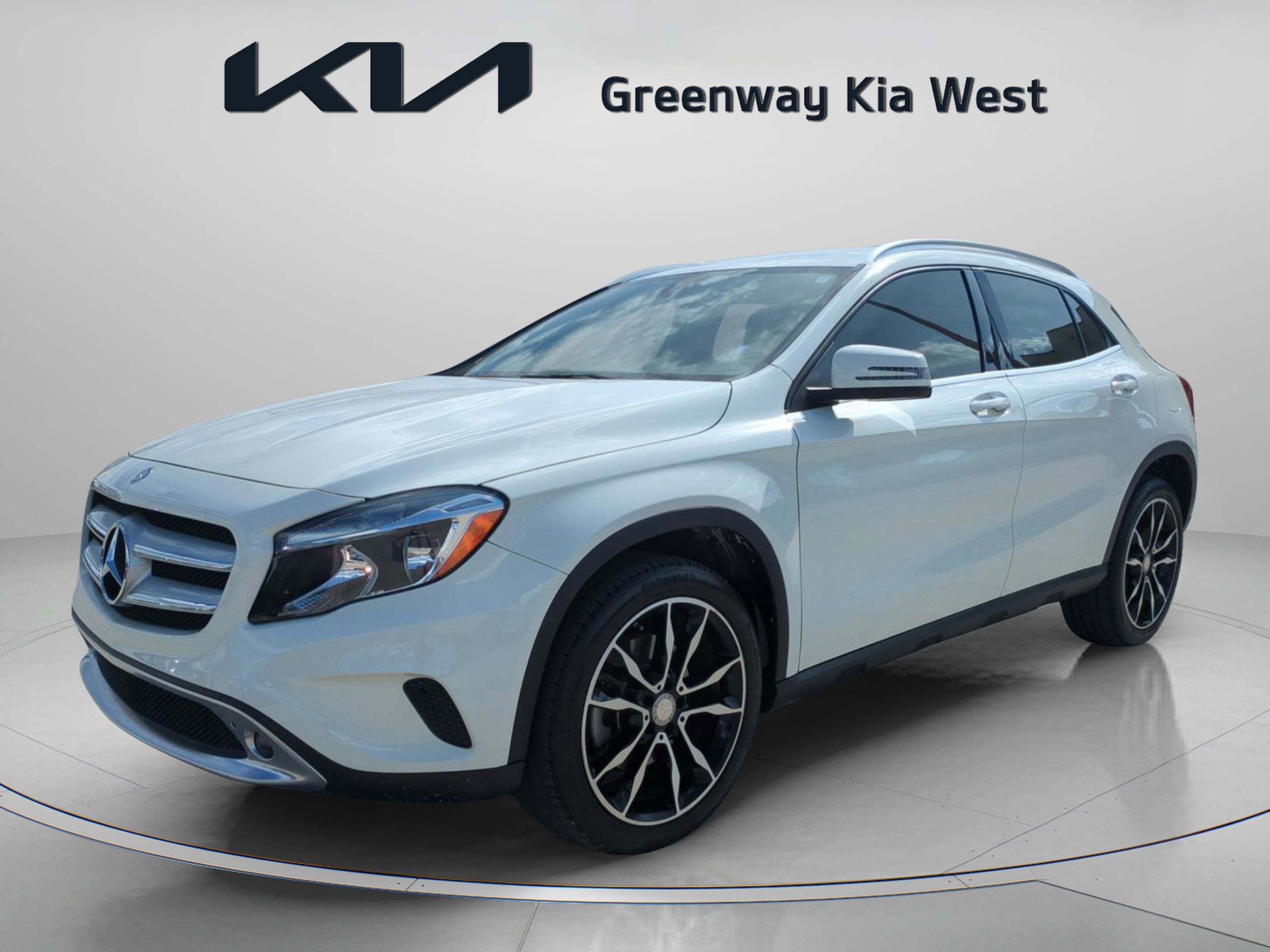2017 Mercedes Benz GLA 250 photo 2