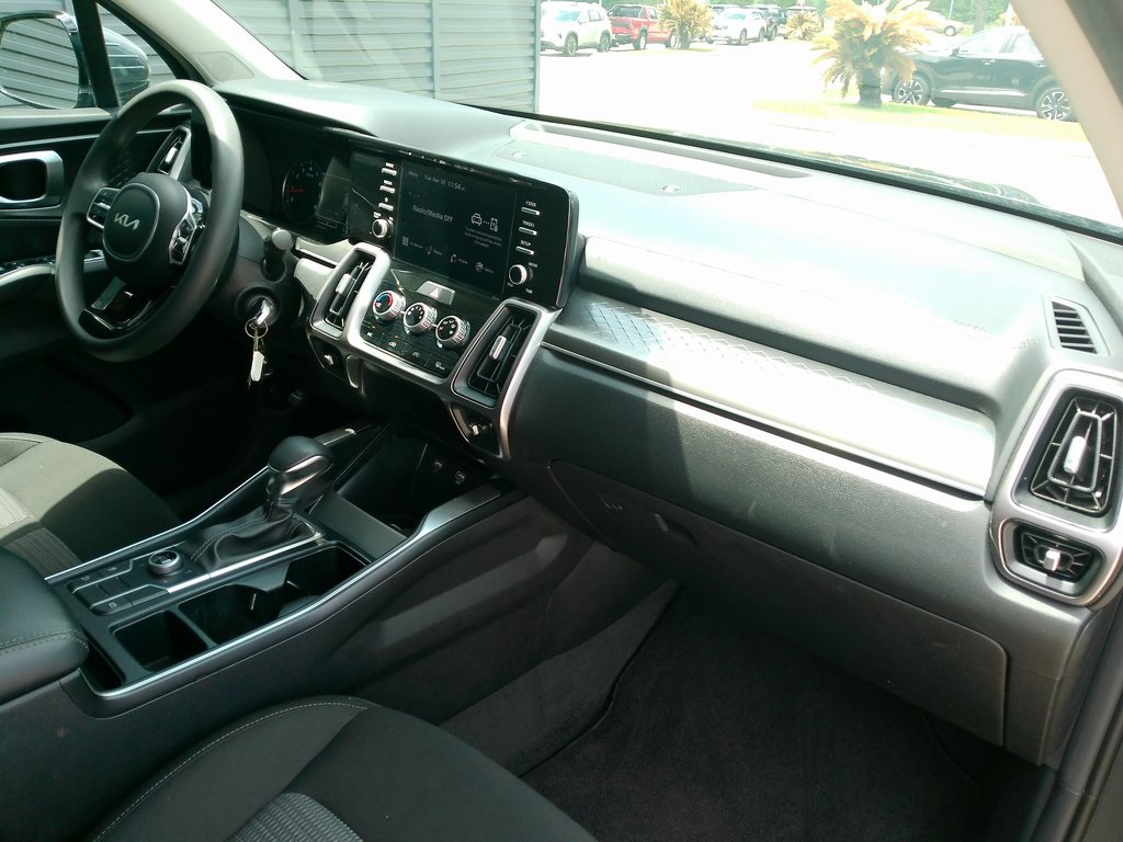 2023 Kia Sorento LX photo 13