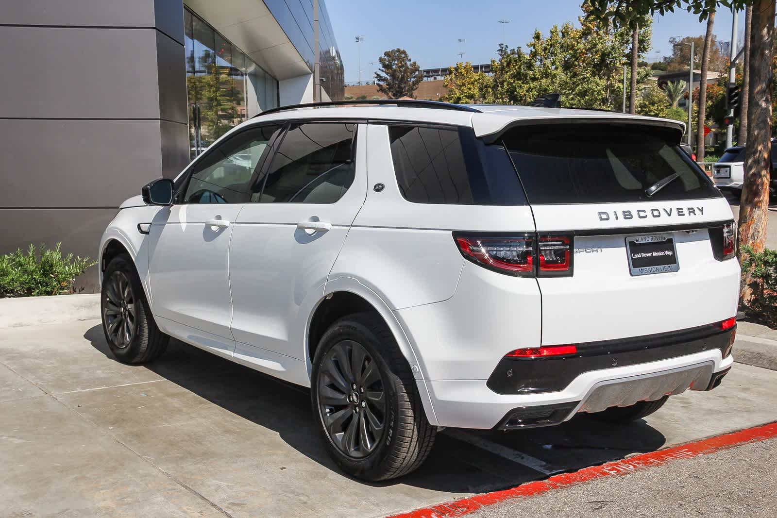 2025 Land Rover Discovery Sport S photo 3