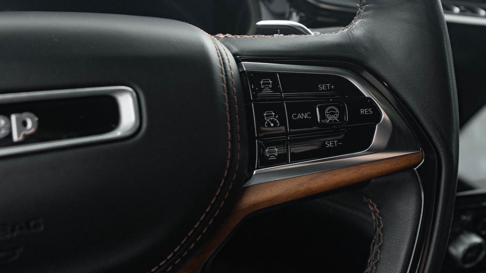 2023 Jeep Grand Cherokee L Summit Reserve photo 22