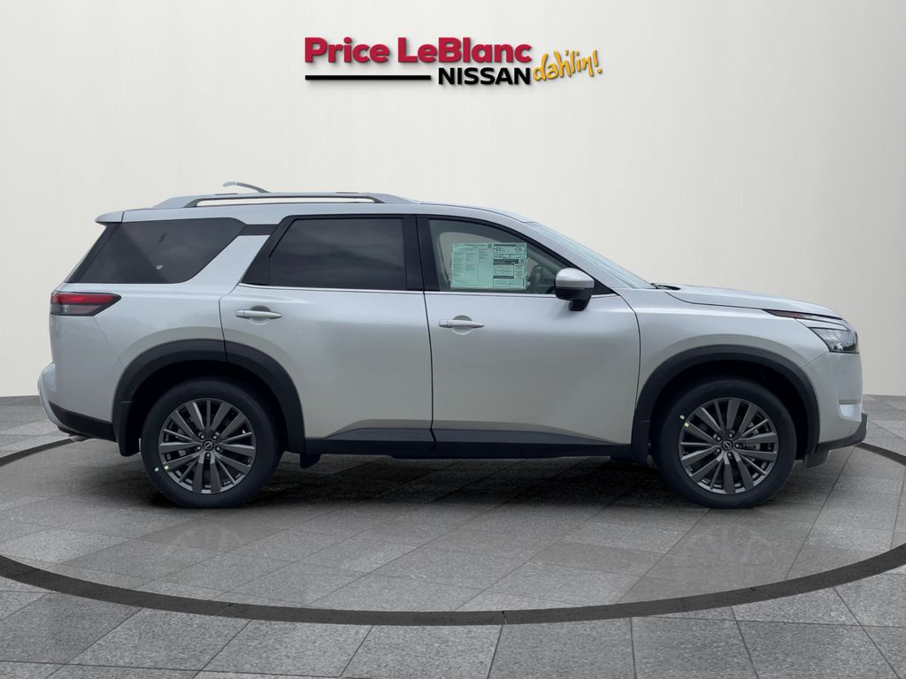 2025 Nissan Pathfinder SL photo 6