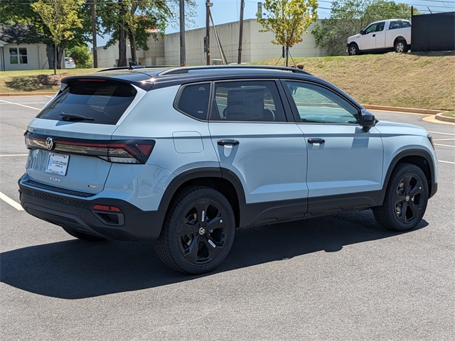 2025 Volkswagen Taos SE photo 4