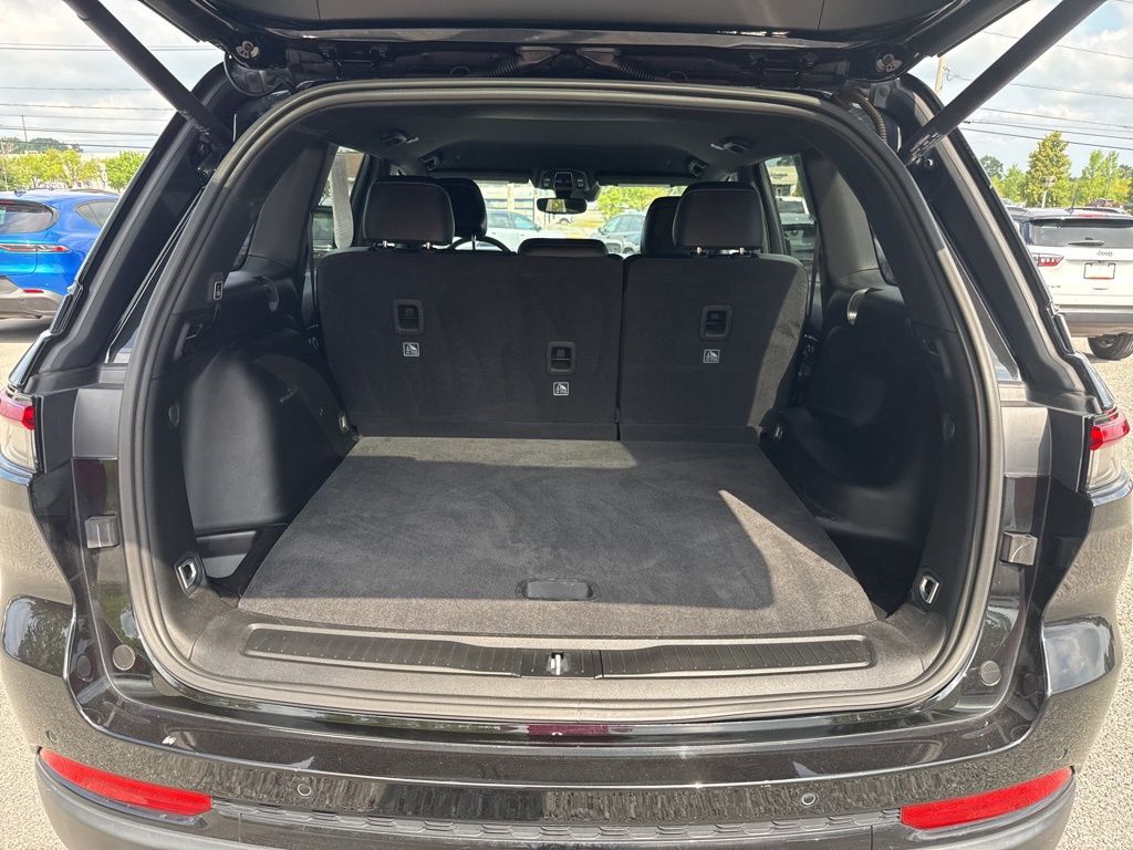 2022 Jeep Grand Cherokee Altitude photo 11
