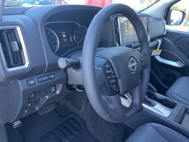 2025 Nissan Frontier Crew Cab SV photo 7