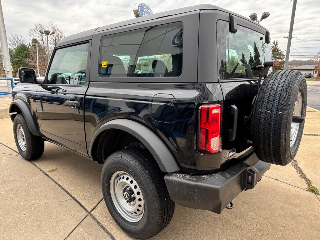 2025 Ford Bronco Base photo 3