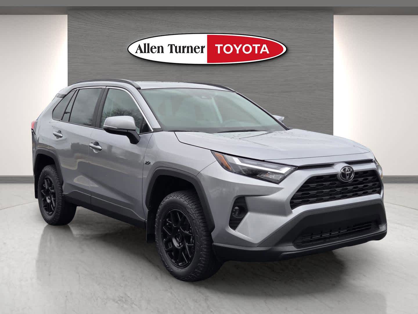 2025 Toyota RAV4 XLE's photo