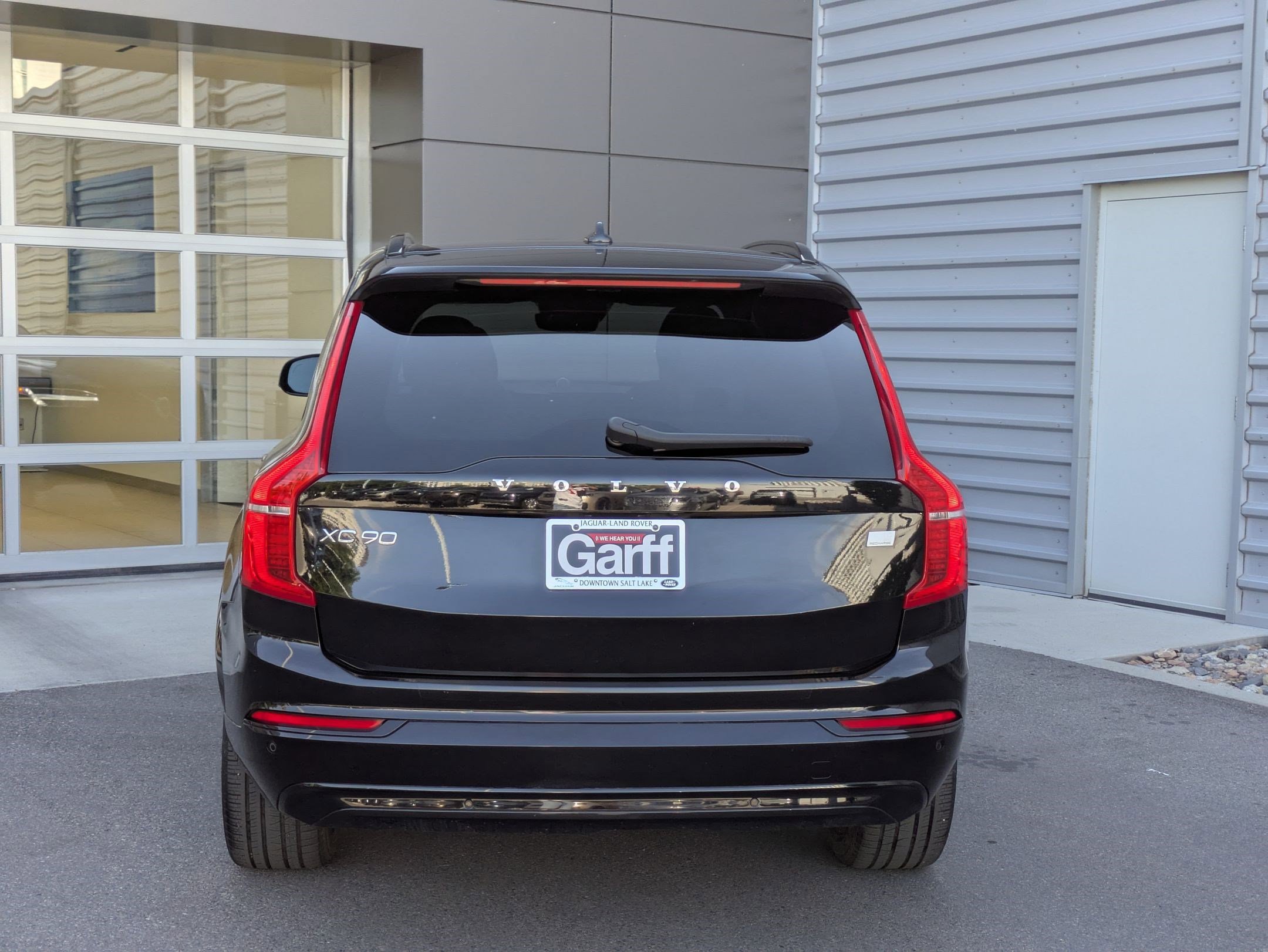 2022 Volvo XC90 Recharge T8 R-Design photo 4