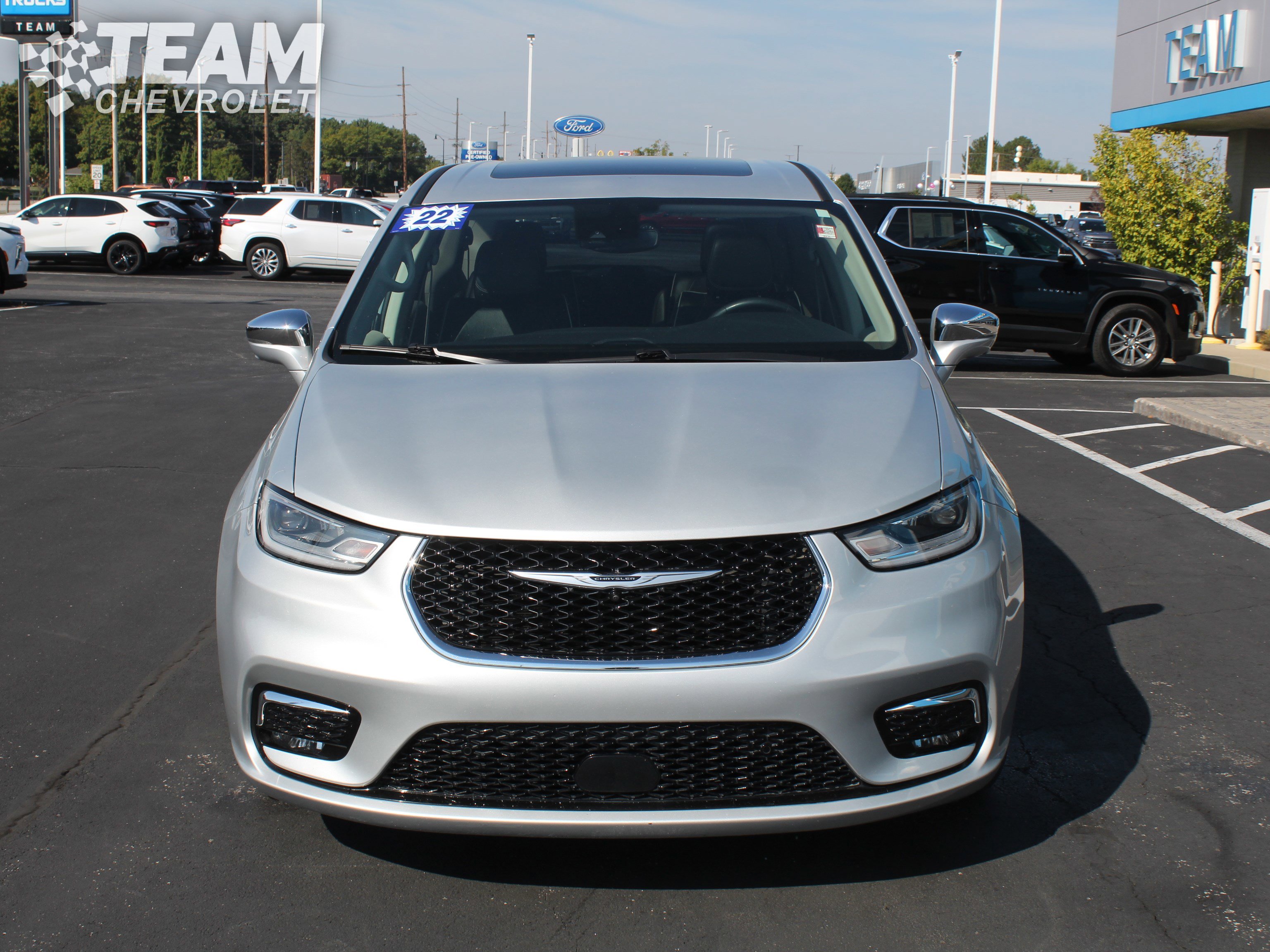 2022 Chrysler Pacifica Hybrid Limited photo 9
