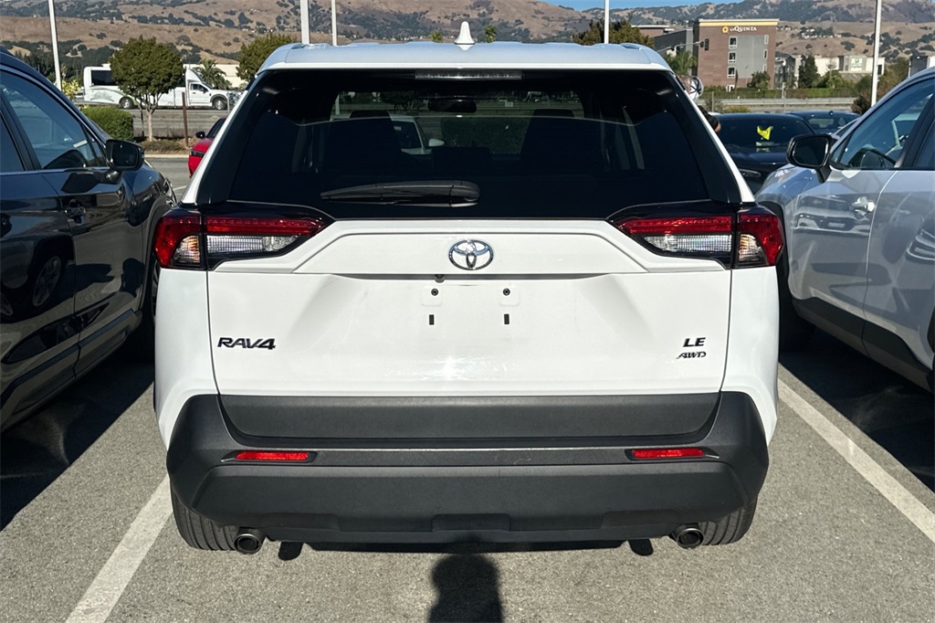 2024 Toyota RAV4 LE photo 3