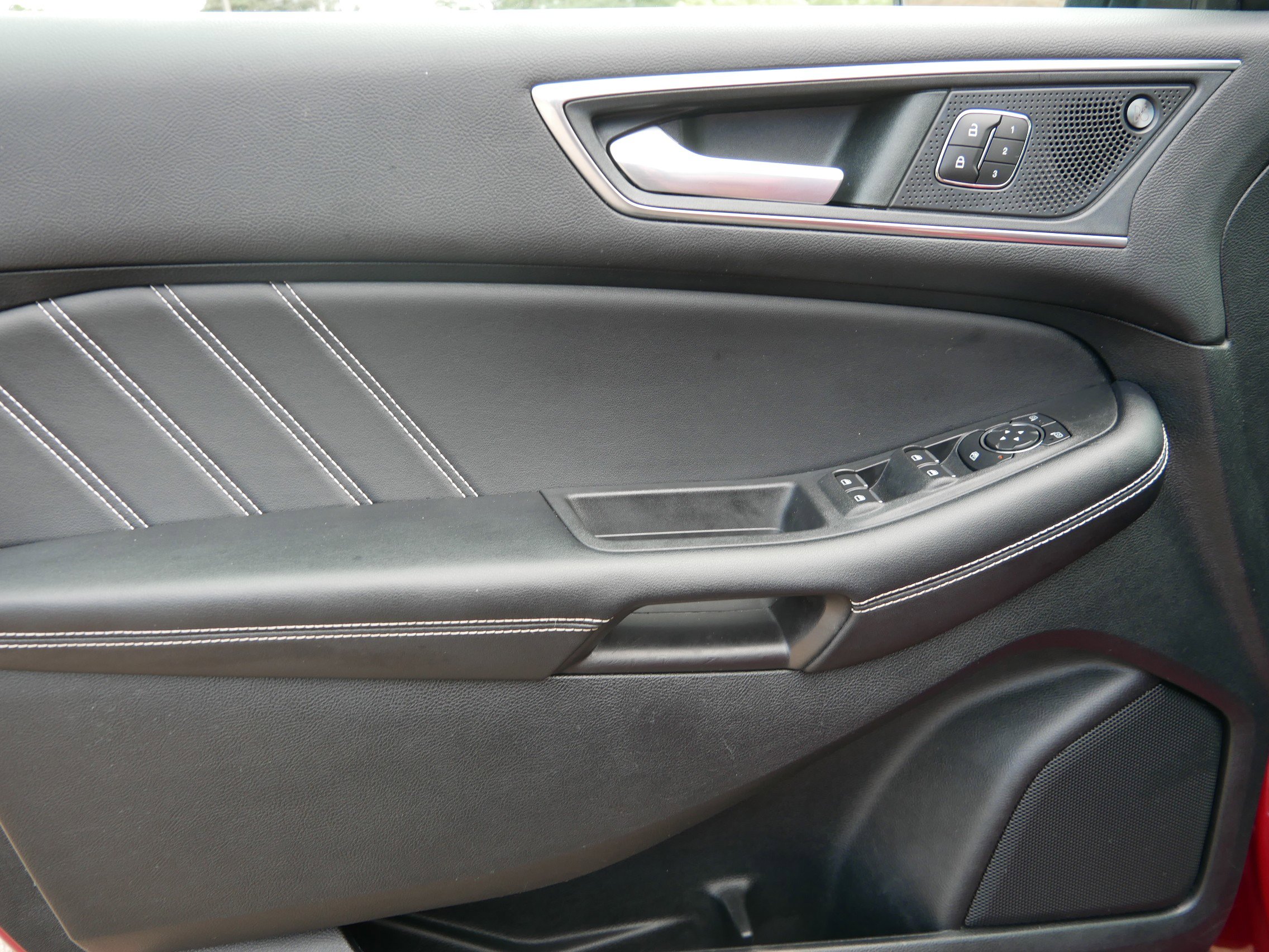 2022 Ford Edge ST photo 11