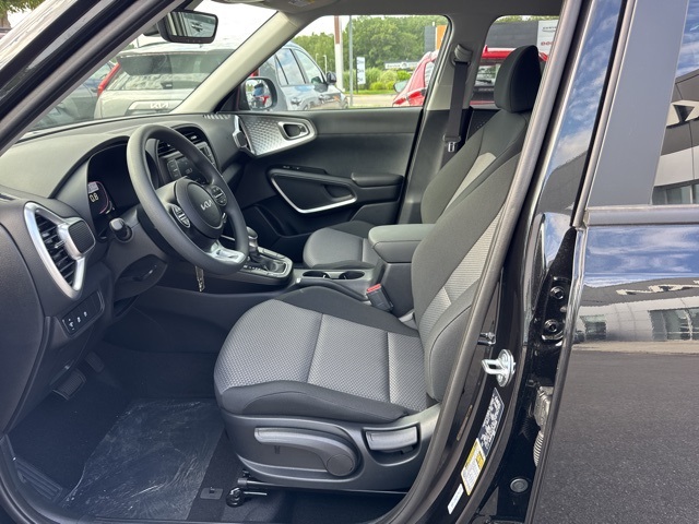 2025 Kia Soul LX photo 3
