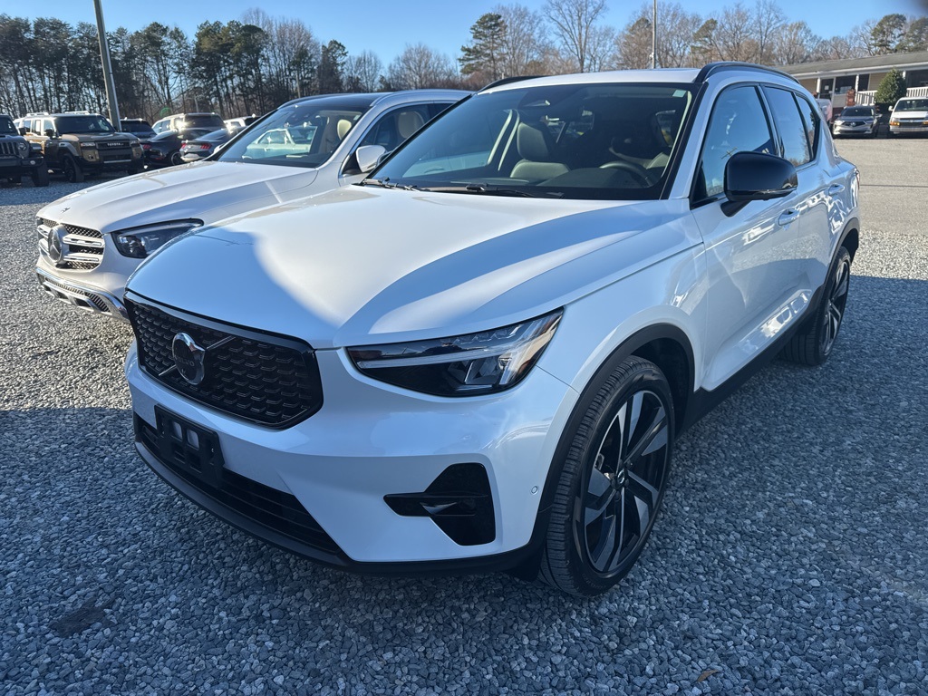 2025 Volvo XC40 Plus