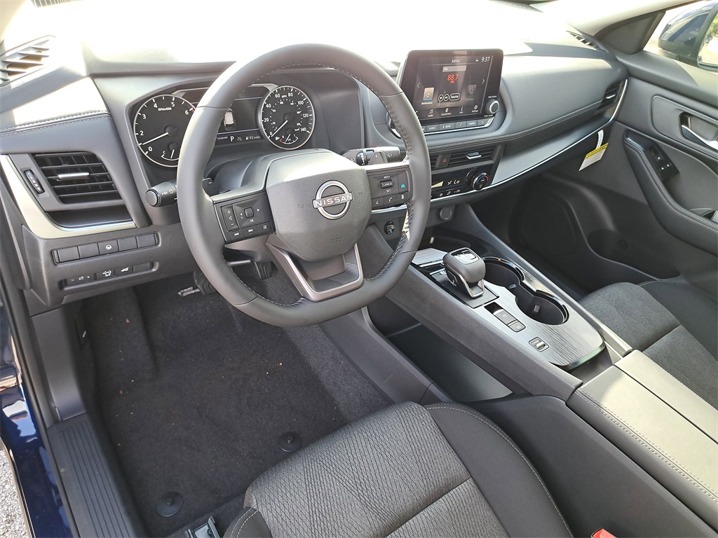 2026 Nissan Rogue SV photo 18