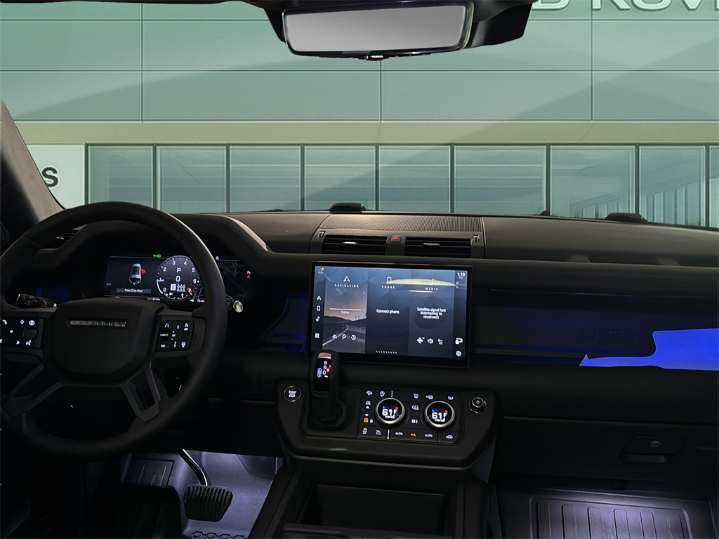2025 Land Rover Defender 130 X-Dynamic SE photo 10