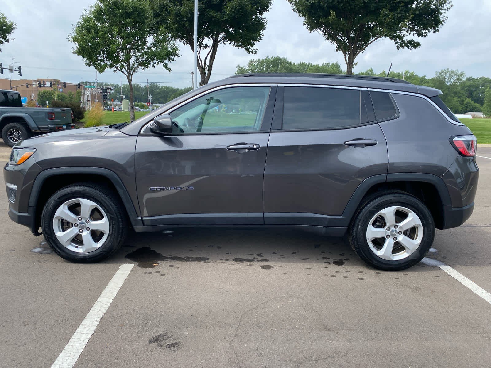 Used 2018 Jeep Compass Latitude with VIN 3C4NJDBB6JT455013 for sale in Brooklyn Park, MN