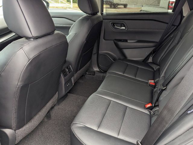 2025 Nissan Rogue SV photo 11