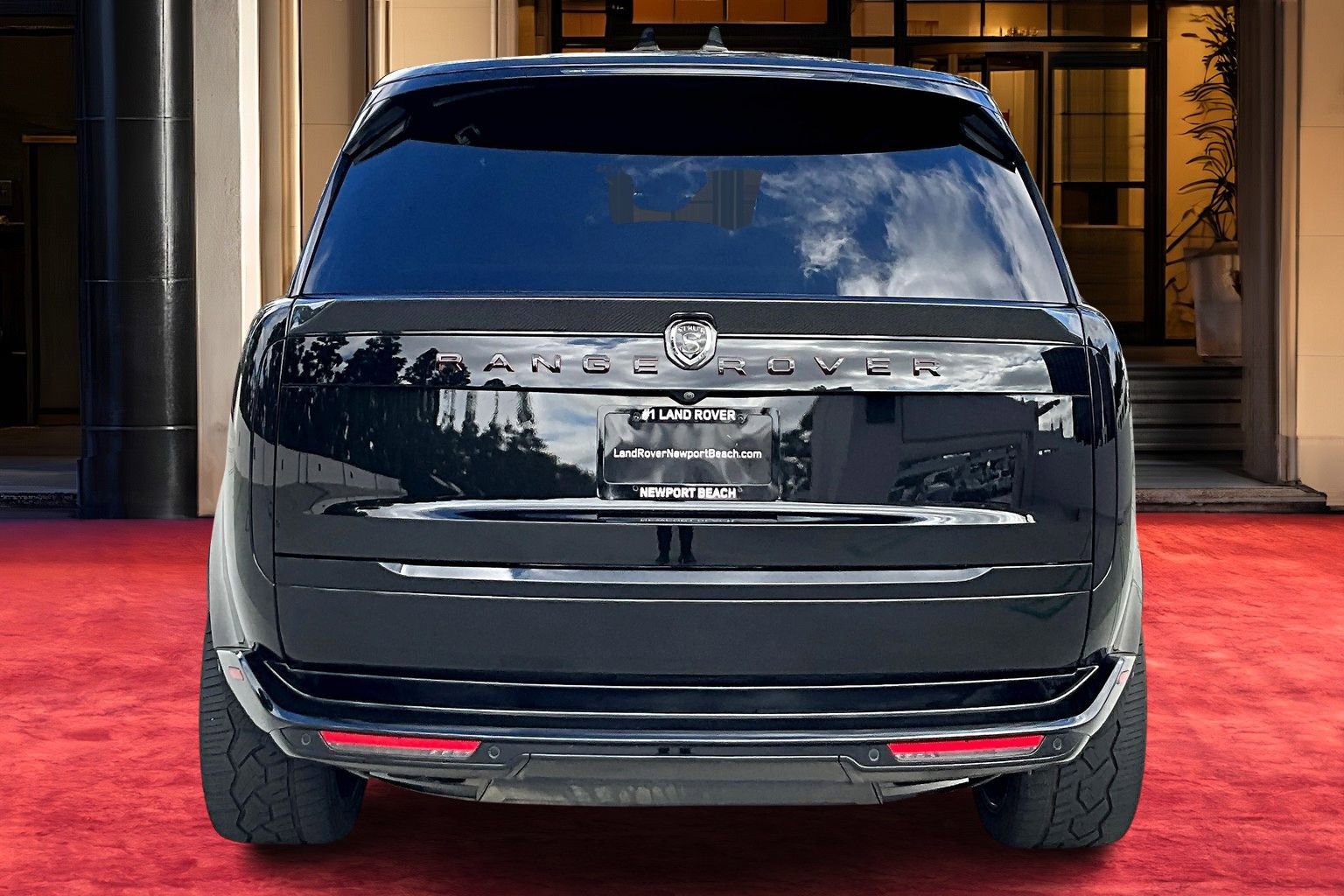 2023 Land Rover Range Rover SE photo 3