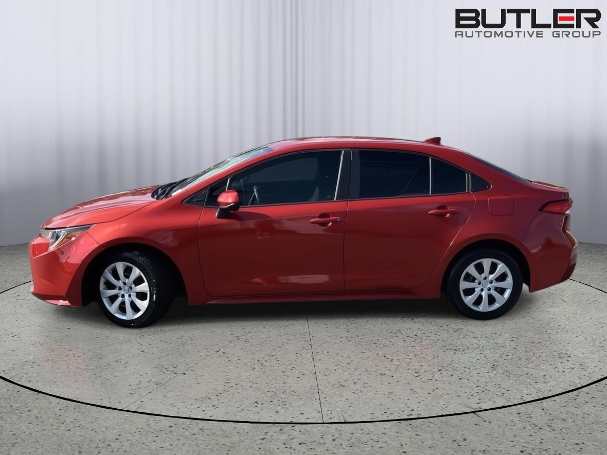 2021 Toyota Corolla LE photo 2