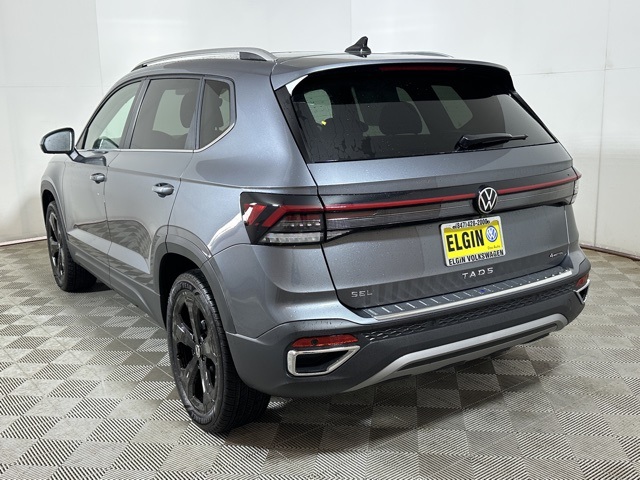 2025 Volkswagen Taos SEL photo 5