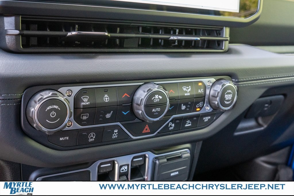 2025 Jeep Wrangler Sahara photo 22