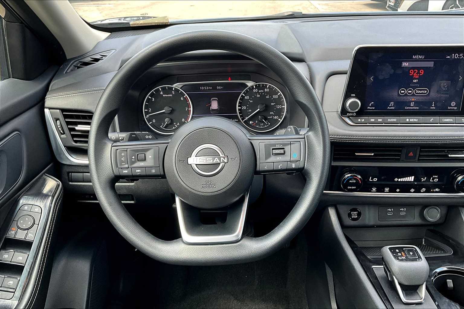 2024 Nissan Rogue SV photo 4
