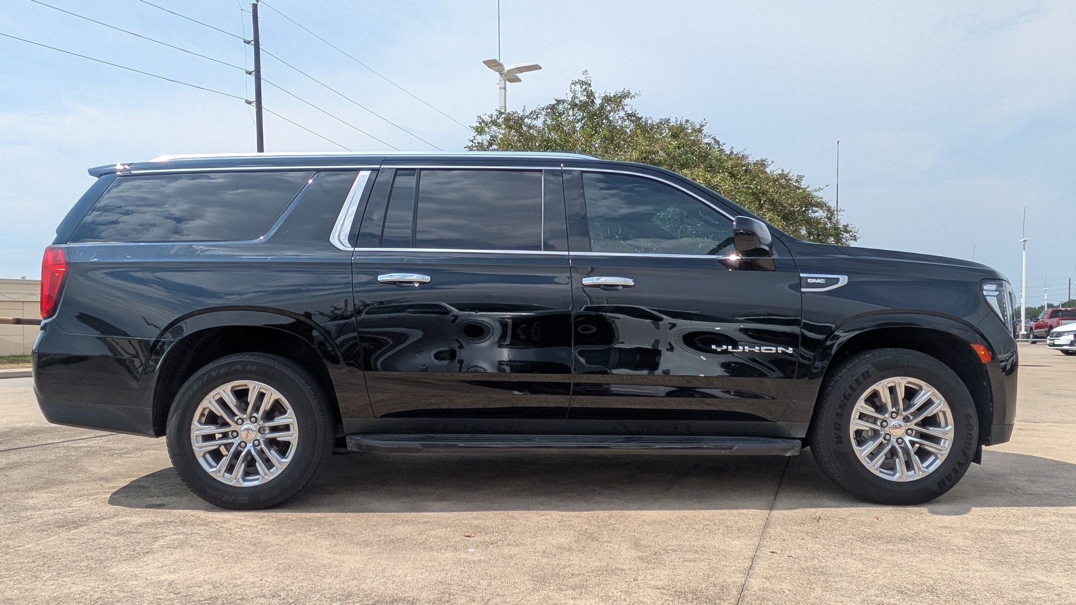 2022 Gmc Yukon XL SLE photo 2
