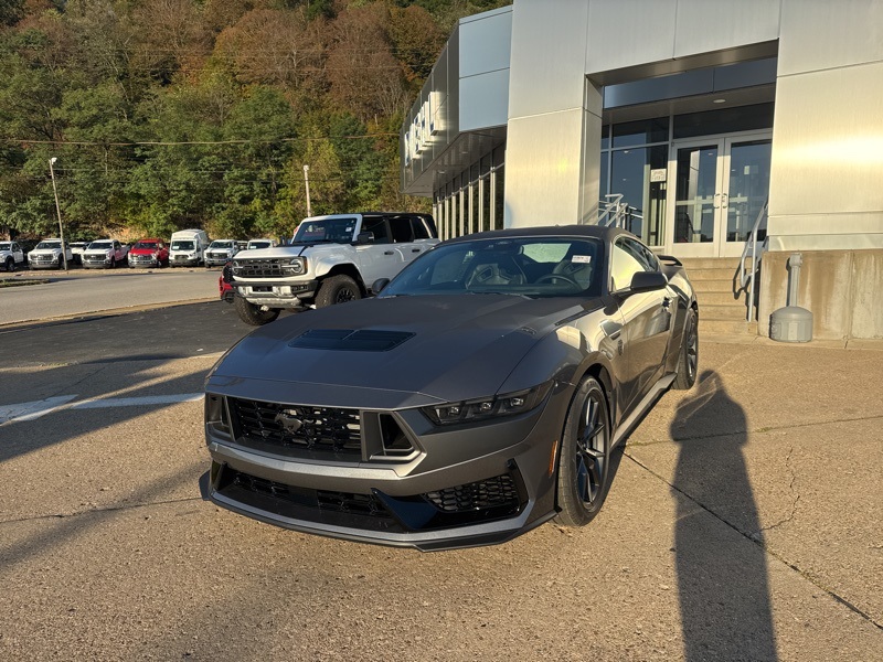 2025 Ford Mustang Dark Horse photo 3