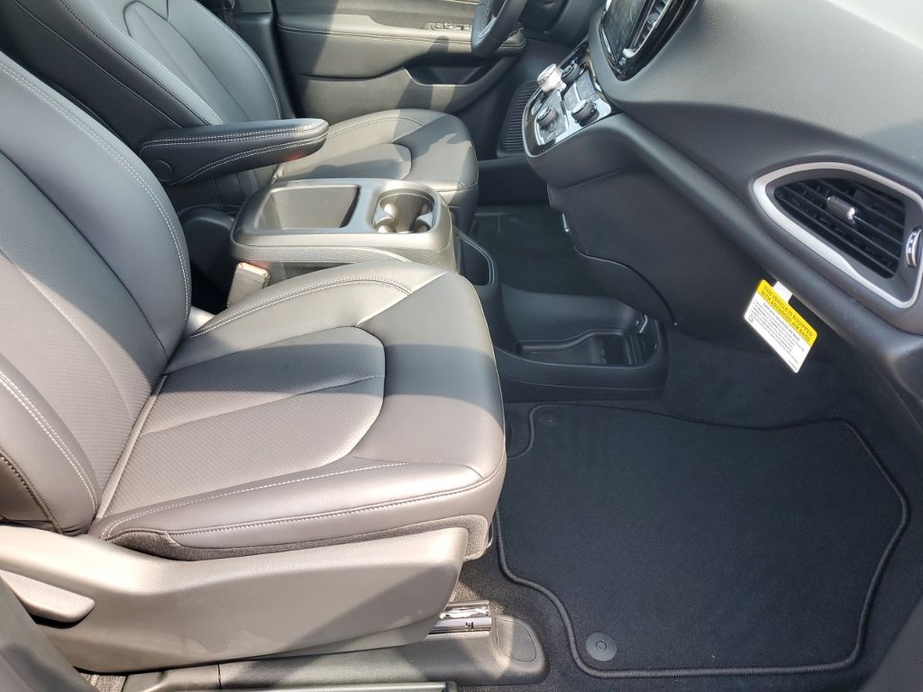 2026 Chrysler Voyager LX photo 16