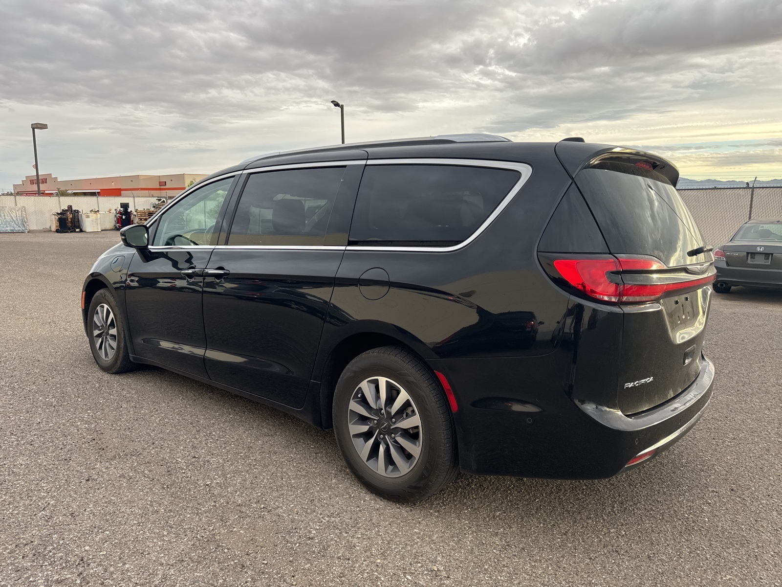 2021 Chrysler Pacifica Hybrid Touring L photo 3