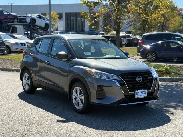 2025 Nissan Kicks Play S photo 2