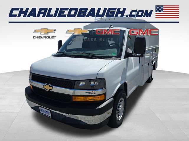 2025 Chevrolet Express Cutaway Base's photo