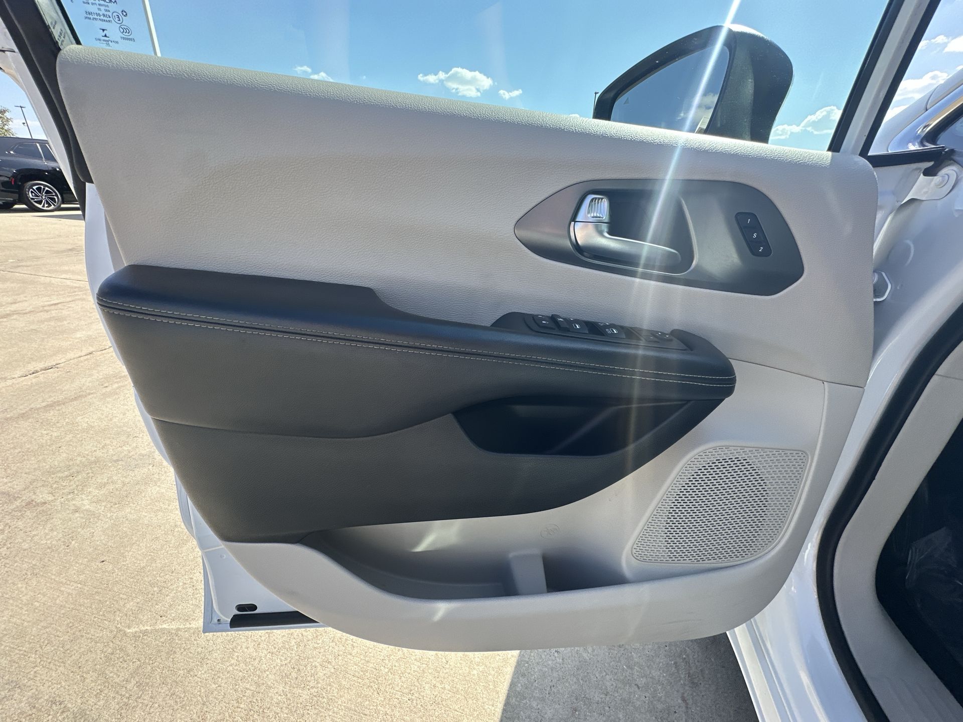 2023 Chrysler Pacifica Touring L photo 19