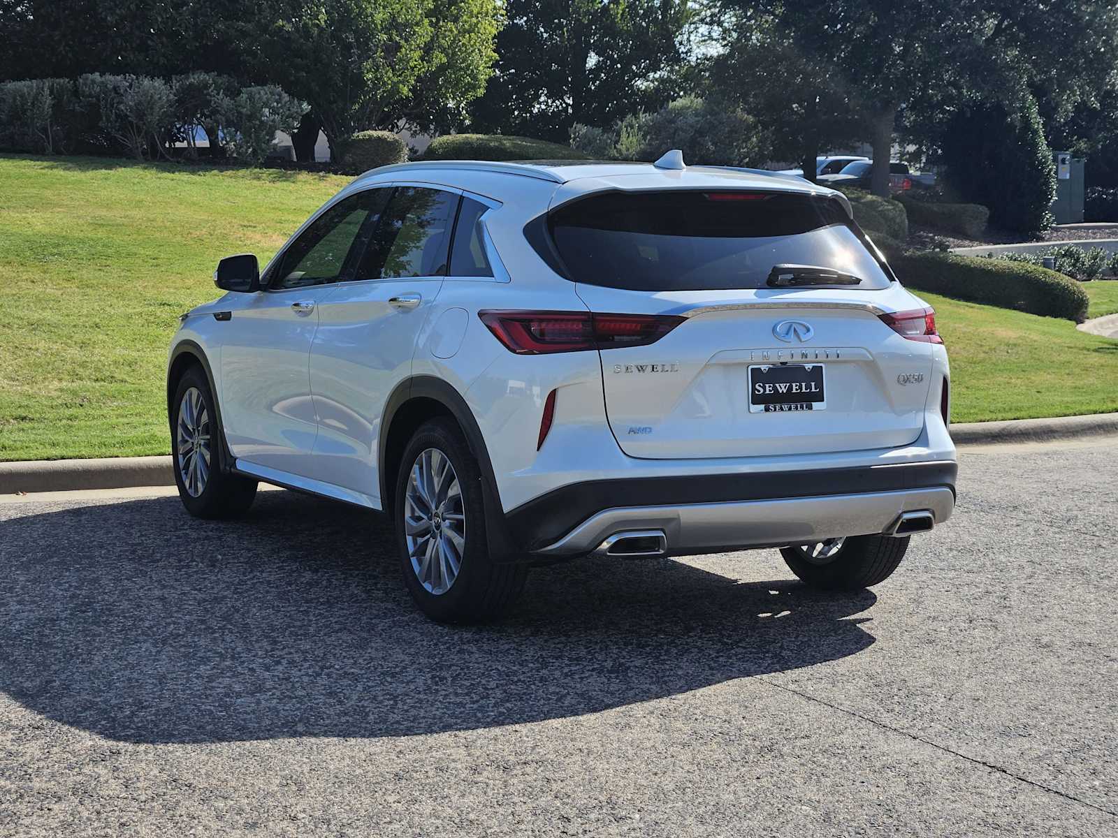 2025 Infiniti QX50 Luxe AWD photo 3