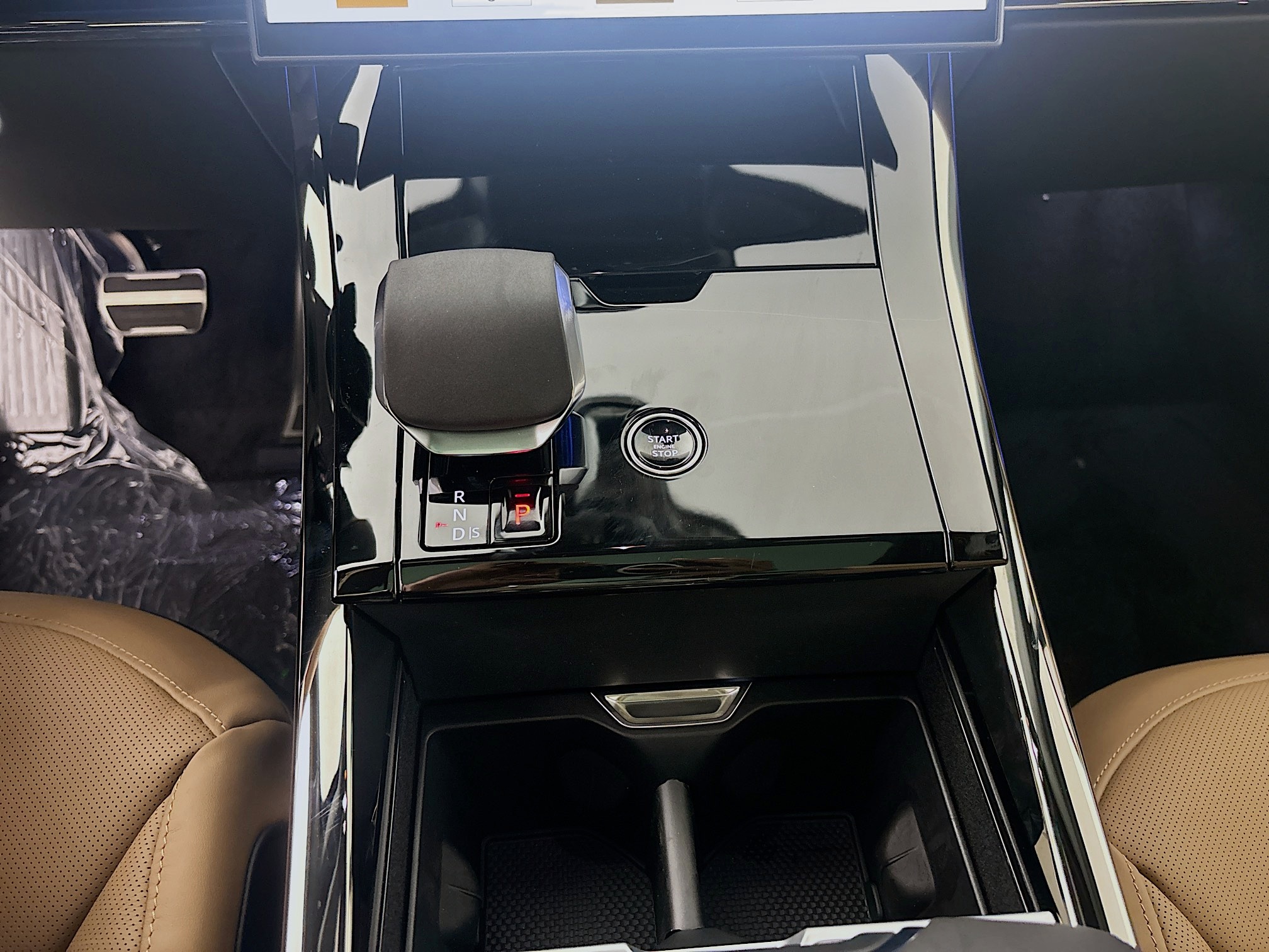 2025 Land Rover Range Rover Sport SE photo 16
