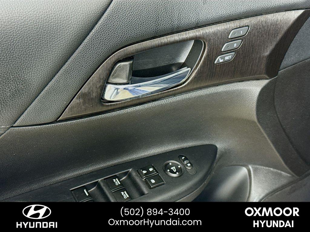 2015 Honda Accord Hybrid Touring photo 17